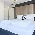 Penthouse Cloud 16 *